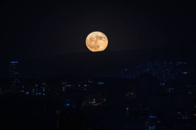 Full moon in Ankara ANKARA, TURKIYE - JUNE 30: A full moon is seen in the night sky over Ankara, Turkiye on June 30, 2026. Aylin Mercan Anadolu Ankara Turkey. Editorial use only. Please get in touch for any other usage.  Copyright: x2026xAnadoluxAylinxMercanx