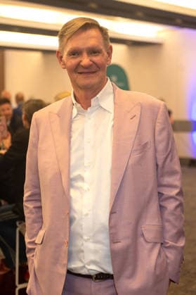 Soeren Bauer beim EuroMinds Wirtschaftsgipfel Get-together Event am 30.06.2026 im Radisson Blu Hotel in Hamburg Soeren Bauer attend the EuroMinds Business Summit get-together event on June 30, 2026 at the Radisson Blu Hotel in Hamburg, Germany EuroMinds 2026 Event in Hamburg *** Soeren Bauer at the EuroMinds Business Summit Get-Together Event on June 30, 2026, at the Radisson Blu Hotel in Hamburg. Soeren Bauer attended the EuroMinds Business Summit Get-Together Event on June 30, 2026 at the Radisson Blu Hotel in Hamburg, Germany EuroMinds 2026 Event in Hamburg 