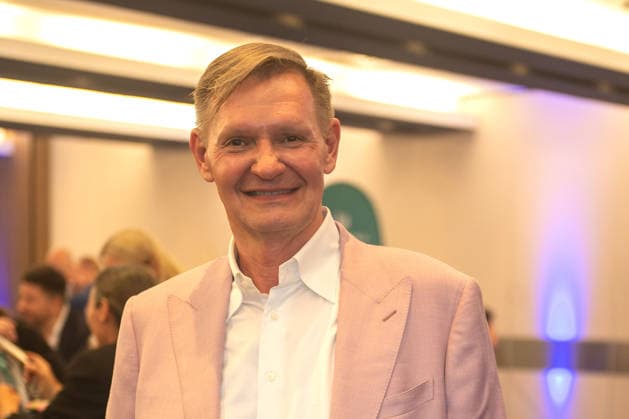 Soeren Bauer beim EuroMinds Wirtschaftsgipfel Get-together Event am 30.06.2026 im Radisson Blu Hotel in Hamburg Soeren Bauer attend the EuroMinds Business Summit get-together event on June 30, 2026 at the Radisson Blu Hotel in Hamburg, Germany EuroMinds 2026 Event in Hamburg *** Soeren Bauer at the EuroMinds Business Summit Get-Together Event on June 30, 2026, at the Radisson Blu Hotel in Hamburg. Soeren Bauer attended the EuroMinds Business Summit Get-Together Event on June 30, 2026 at the Radisson Blu Hotel in Hamburg, Germany EuroMinds 2026 Event in Hamburg 