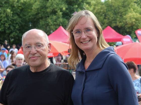 Gregor Gysi mit Spitzenkandidatin Eva von Angern beim Wahlkampfauftakt Die Linke Sachsen-Anhalt zur Landtagswahl 2026 auf dem Olvenstedter Markt in Magdeburg *** Gregor Gysi with Top candidate Eva from Angern the Kickoff of the Election Campaign,detected_source_language The Left Saxony Anhalt to State Legislative Election,detected_source_language 2026 on the Olvenstedter,detected_source_language Market in Magdeburg 1089919147 Gregor Gysi mit Spitzenkandidatin Eva von Angern beim Wahlkampfauftakt Die Linke Sachsen-Anhalt zur Landtagswahl 2026 au *** Gregor Gysi with lead candidate Eva von Angern at the kickoff of The Left Saxony-Anhalt’s campaign for the 2026 state legislative election at the Olvenstedter Markt in Magdeburg *** Gregor Gysi w imago images 1078786948