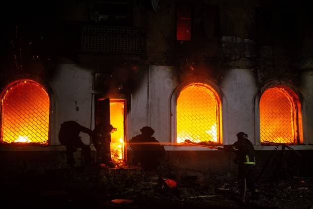 Russian Airstrike Destroys Residential Buildings in Kramatorsk KRAMATORSK, UKRAINE JUNE 30, 2026: Two residential buildings burn after being struck in a Russian airstrike on the city center of Kramatorsk, eastern Ukraine, on June 30, 2026. The attack caused extensive damage and ignited fires as emergency services responded to the scene. KRAMATORSK Ukraine Copyright: x xFranciscoxRichartxBarbeirax xJNAxPressx