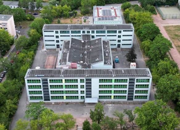 30.06.2026 Halle Saale Ansicht Stadtansicht Luftbild Luftaufnahme Sachsen Anhalt kommunale Ganztagsschule Marguerite Friedlaender Gesamtschule Halle Südstadt Plattenbauviertel ï¿½ *** June 30, 2026 Halle, Saale Cityscape Aerial view Saxony-Anhalt Municipal all-day school Marguerite Friedlaender Comprehensive School Halle Südstadt Prefab housing district ï¿½