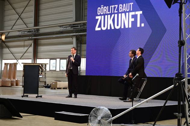 Ministerpräsident Michael Kretschmer; Florian Hohenwarter CEO KNDS Deutschland und Standortleiter Enrico Blocksdorf. Im Rahmen des Besuchs des Ministerpräsidenten wird ein Überblick über die Transformation des Standorts gegeben. Görlitz, 30.06.2026 *** Prime Minister Michael Kretschmer, Florian Hohenwarter, CEO of KNDS Germany, and Site Manager Enrico Blocksdorf. As part of the Prime Minister’s visit, an overview of the site’s transformation will be provided. Görlitz, June 30, 2026 Copyright: xMatthiasxWehnertx