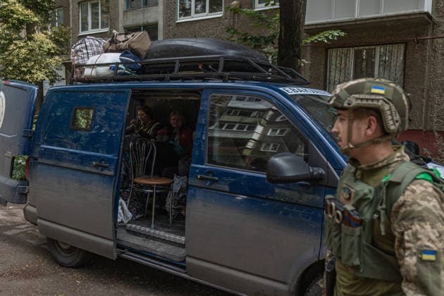 White Angels police unit evacuates civilians from Druzhkivka DRUZHKIVKA, UKRAINE - JUNE 30: ‘White Angels’ police unit evacuate civilians in Druzhkivka, Ukraine on June 30, 2026. Diego Herrera Carcedo Anadolu Druzhkivka Ukraine. Editorial use only. Please get in touch for any other usage.  Copyright: x2026xAnadoluxDiegoxHerreraxCarcedox