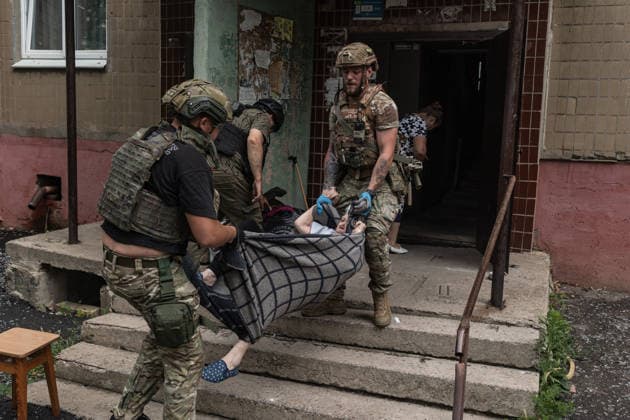 White Angels police unit evacuates civilians from Druzhkivka DRUZHKIVKA, UKRAINE - JUNE 30: ‘White Angels’ police unit evacuate civilians in Druzhkivka, Ukraine on June 30, 2026. Diego Herrera Carcedo Anadolu Druzhkivka Ukraine. Editorial use only. Please get in touch for any other usage.  Copyright: x2026xAnadoluxDiegoxHerreraxCarcedox