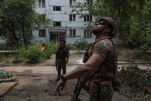 White Angels police unit evacuates civilians from Druzhkivka DRUZHKIVKA, UKRAINE - JUNE 30: ‘White Angels’ police unit evacuate civilians in Druzhkivka, Ukraine on June 30, 2026. Diego Herrera Carcedo Anadolu Druzhkivka Ukraine. Editorial use only. Please get in touch for any other usage.  Copyright: x2026xAnadoluxDiegoxHerreraxCarcedox