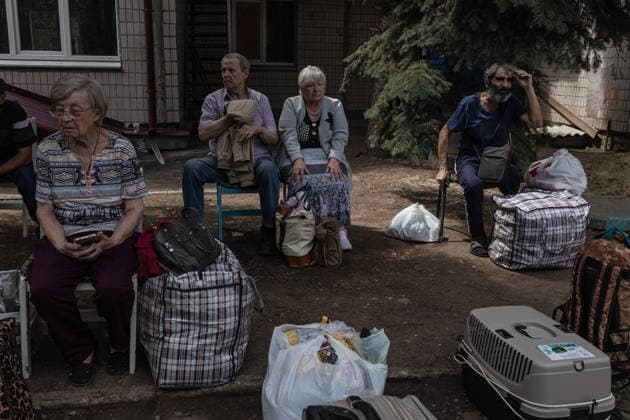 White Angels police unit evacuates civilians from Druzhkivka DRUZHKIVKA, UKRAINE - JUNE 30: ‘White Angels’ police unit evacuate civilians in Druzhkivka, Ukraine on June 30, 2026. Diego Herrera Carcedo Anadolu Druzhkivka Ukraine. Editorial use only. Please get in touch for any other usage.  Copyright: x2026xAnadoluxDiegoxHerreraxCarcedox