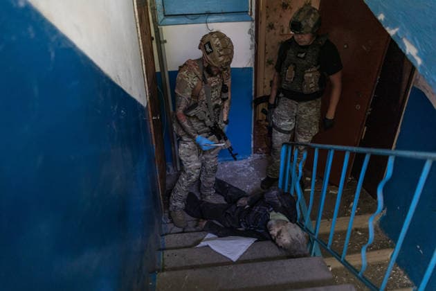 White Angels police unit evacuates civilians from Druzhkivka DRUZHKIVKA, UKRAINE - JUNE 30: ‘White Angels’ police unit evacuate civilians in Druzhkivka, Ukraine on June 30, 2026. Diego Herrera Carcedo Anadolu Druzhkivka Ukraine. Editorial use only. Please get in touch for any other usage.  Copyright: x2026xAnadoluxDiegoxHerreraxCarcedox