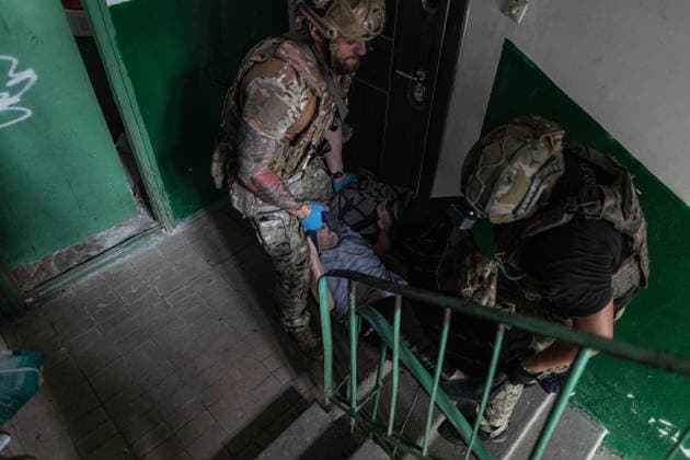 White Angels police unit evacuates civilians from Druzhkivka DRUZHKIVKA, UKRAINE - JUNE 30: ‘White Angels’ police unit evacuate civilians in Druzhkivka, Ukraine on June 30, 2026. Diego Herrera Carcedo Anadolu Druzhkivka Ukraine. Editorial use only. Please get in touch for any other usage.  Copyright: x2026xAnadoluxDiegoxHerreraxCarcedox