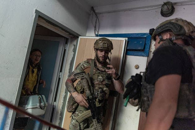 White Angels police unit evacuates civilians from Druzhkivka DRUZHKIVKA, UKRAINE - JUNE 30: ‘White Angels’ police unit evacuate civilians in Druzhkivka, Ukraine on June 30, 2026. Diego Herrera Carcedo Anadolu Druzhkivka Ukraine. Editorial use only. Please get in touch for any other usage.  Copyright: x2026xAnadoluxDiegoxHerreraxCarcedox