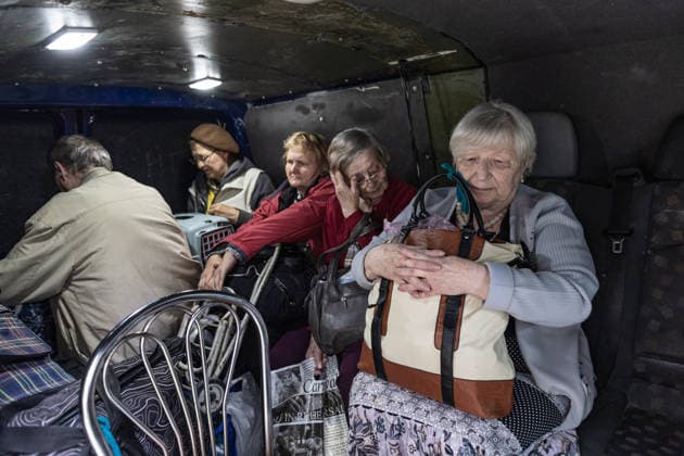 White Angels police unit evacuates civilians from Druzhkivka DRUZHKIVKA, UKRAINE - JUNE 30: ‘White Angels’ police unit evacuate civilians in Druzhkivka, Ukraine on June 30, 2026. Diego Herrera Carcedo Anadolu Druzhkivka Ukraine. Editorial use only. Please get in touch for any other usage.  Copyright: x2026xAnadoluxDiegoxHerreraxCarcedox