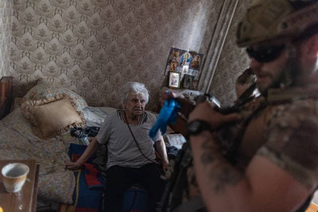 White Angels police unit evacuates civilians from Druzhkivka DRUZHKIVKA, UKRAINE - JUNE 30: ‘White Angels’ police unit evacuate civilians in Druzhkivka, Ukraine on June 30, 2026. Diego Herrera Carcedo Anadolu Druzhkivka Ukraine. Editorial use only. Please get in touch for any other usage.  Copyright: x2026xAnadoluxDiegoxHerreraxCarcedox