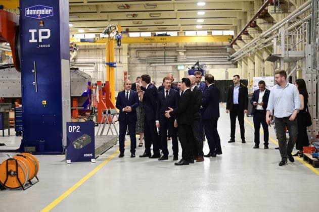 KNDS Werk Görlitz. Fertigungshalle GTK Boxer, Sanitätsfahrzeug (sgSanKfz) der Bundeswehr. Florian Hohenwarter CEO KNDS Deutschland; Ministerpräsident Michael Kretschmer; Standortleiter Enrico Blocksdorf. Im Rahmen des Besuchs des Ministerpräsidenten wird ein Überblick über die Transformation des Standorts gegeben. Görlitz, 30.06.2026 *** KNDS Görlitz Plant, GTK Boxer production hall, Bundeswehr sgSanKfz medical vehicle; Florian Hohenwarter, CEO of KNDS Germany; Minister President Michael Kretschmer; Site Manager Enrico Blocksdorf. As part of the Minister President’s visit, an overview of the site’s transformation will be provided. Görlitz, June 30, 2026 Copyright: xMatthiasxWehnertx