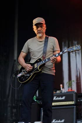 Joey Santiago von der Band Pixies bei einem Konzert in der Zitadelle Spandau in Berlin, 30. Juni 2026. Pixies Konzert Berlin *** Joey Santiago of the band Pixies at a concert at the Spandau Citadel in Berlin, June 30, 2026 Pixies Concert Berlin