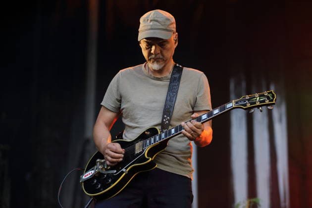 Joey Santiago von der Band Pixies bei einem Konzert in der Zitadelle Spandau in Berlin, 30. Juni 2026. Pixies Konzert Berlin *** Joey Santiago of the band Pixies at a concert at the Spandau Citadel in Berlin, June 30, 2026 Pixies Concert Berlin