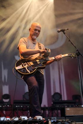 Joey Santiago von der Band Pixies bei einem Konzert in der Zitadelle Spandau in Berlin, 30. Juni 2026. Pixies Konzert Berlin *** Joey Santiago of the band Pixies at a concert at the Spandau Citadel in Berlin, June 30, 2026 Pixies Concert Berlin