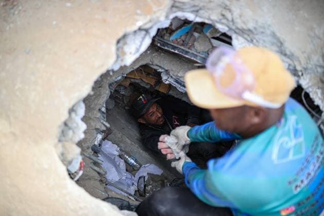 Search operations and salvage efforts continue amid rubble in La Guaira, Venezuela LA GUAIRA, VENEZUELA - JUNE 30: Earthquake survivors try to salvage what is left of their belongings from the debris and collapsed concrete structures, in La Guaira, Venezuela, on June 30, 2026. The popular coastal neighborhoods of Carabellada and Caribe, once favorites among vacationers, have been turned into piles of rubble in La Guaira, the city most affected by the earthquakes in Venezuela, revealing the true horror of the disaster while search and rescue operations continue in the region. Cem Tekkesinoglu Anadolu La Guaira Venezuela. Editorial use only. Please get in touch for any other usage.  Copyright: x2026xAnadoluxCemxTekkesinoglux
