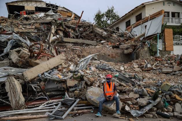Search operations and salvage efforts continue amid rubble in La Guaira, Venezuela LA GUAIRA, VENEZUELA - JUNE 30: Earthquake survivors try to salvage what is left of their belongings from the debris and collapsed concrete structures, in La Guaira, Venezuela, on June 30, 2026. The popular coastal neighborhoods of Carabellada and Caribe, once favorites among vacationers, have been turned into piles of rubble in La Guaira, the city most affected by the earthquakes in Venezuela, revealing the true horror of the disaster while search and rescue operations continue in the region. Cem Tekkesinoglu Anadolu La Guaira Venezuela. Editorial use only. Please get in touch for any other usage.  Copyright: x2026xAnadoluxCemxTekkesinoglux