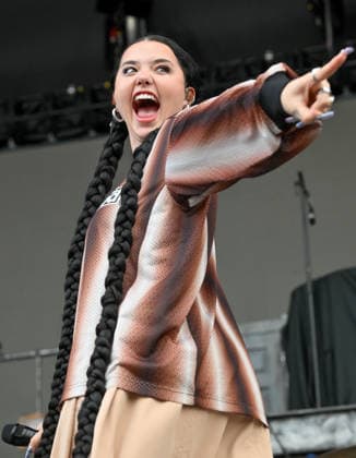 Blenheim Palace Festival 2026, Teddy Swims headlines Tuesday 30 July, Blenheim Palace, Woodstock, Oxfordshire, UK Lauren Spencer Smith and her band perform on the main stage for the Blenheim Palace Festival 2026, Teddy Swims headlines Tuesday 30 July, Blenheim Palace, Woodstock, Oxfordshire, UK, Credit:Jules Annan Avalon England  Copyright: xJulesxAnnanx xAvalonx 1113645738
