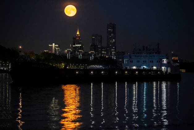 Russia Full Moon 9198154 30.06.2026 The summer s first full Moon, known as the Strawberry Moon, rises in the sky in Moscow, Russia. Maksim Blinov Sputnik Moscow Russia  Copyright: xMaksimxBlinovx
