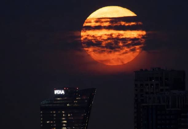 Russia Full Moon 9198156 30.06.2026 The summer s first full Moon, known as the Strawberry Moon, rises in the sky in Moscow, Russia. Maksim Blinov Sputnik Moscow Russia  Copyright: xMaksimxBlinovx