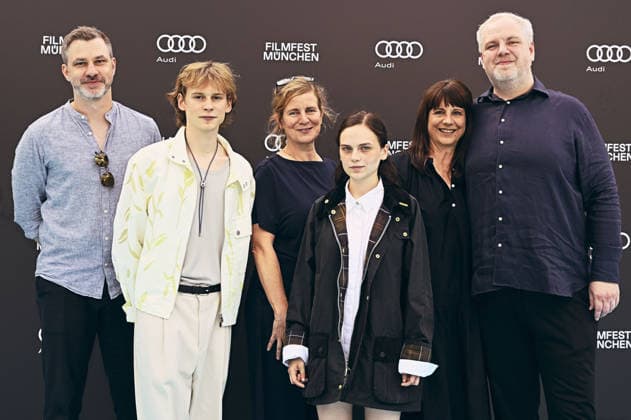 Frederic Hambalek, Philip Günsch, Gast, Mariella Aumann, Gast und Dustin Loose bei der Premiere des ARD-Films Chamäleon auf dem 43. Filmfest München 2026 in der Hochschule für Fernsehen und Film. München, 30.06.2026 *** Frederic Hambalek, Philip Günsch, Guest, Mariella Aumann, Guest, and Dustin Loose at the premiere of the ARD film *Chamäleon* at the 43rd Munich Film Festival 2026 at the University of Television and Film Munich, June 30, 2026 Foto:xB.xGillmannx xFuturexImagex chamaeleon_6609