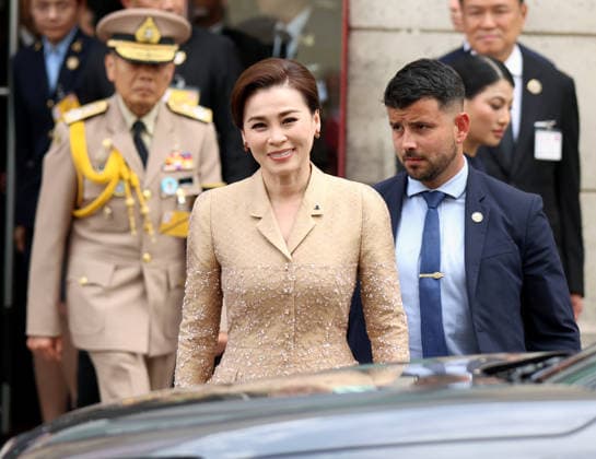 King Maha Vajiralongkorn and Queen Suthida of Thailand visiting the Museum of Decorative Arts in Paris King Maha Vajiralongkorn and Queen Suthida of Thailand visiting the Museum of Decorative Arts in Paris, France on June 30, 2026  Copyright: xDidierxFereyx