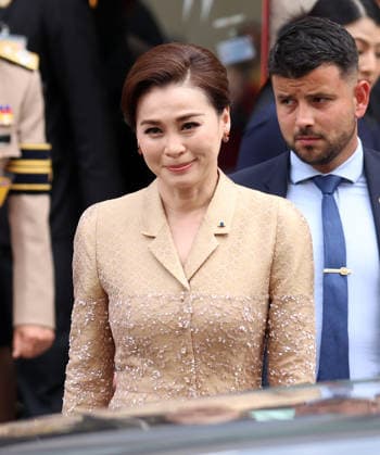 King Maha Vajiralongkorn and Queen Suthida of Thailand visiting the Museum of Decorative Arts in Paris King Maha Vajiralongkorn and Queen Suthida of Thailand visiting the Museum of Decorative Arts in Paris, France on June 30, 2026  Copyright: xDidierxFereyx