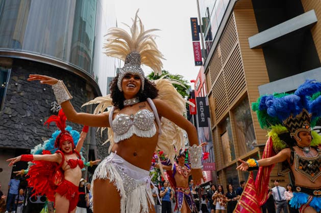 Dancers perform samba show summer festival in Seoul Dancers from Lotte World, a South Korean theme park, perform a samba show during a summer festival promotional event in the Myeongdong shopping district in Seoul, South Korea, on July 01, 2026. Seoul South Korea  Copyright: xMatrixxImagesx xJungxUi-Chelx