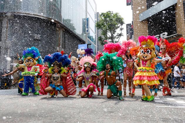 Dancers perform samba show summer festival in Seoul Dancers from Lotte World, a South Korean theme park, perform a samba show during a summer festival promotional event in the Myeongdong shopping district in Seoul, South Korea, on July 01, 2026. Seoul South Korea  Copyright: xMatrixxImagesx xJungxUi-Chelx