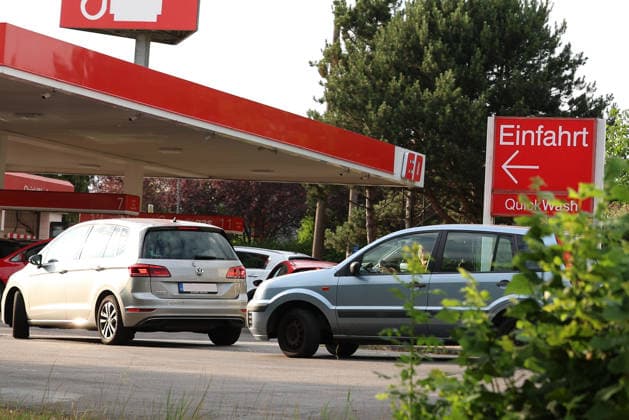 30.06.2026, xrekx, Wirtschaft Energiepreise, Tankstellenpreise, Der letzte Tag mit dem Tankrabatt Waldmohr *** June 30, 2026, xrekx, Economy, Energy Prices, Gas Station Prices, The Last Day of the Waldmohr Gas Rebate