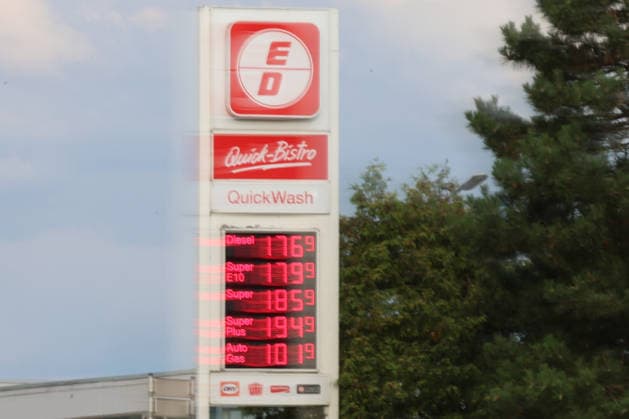 30.06.2026, xrekx, Wirtschaft Energiepreise, Tankstellenpreise, Der letzte Tag mit dem Tankrabatt Waldmohr *** June 30, 2026, xrekx, Economy, Energy Prices, Gas Station Prices, The Last Day of the Waldmohr Gas Rebate