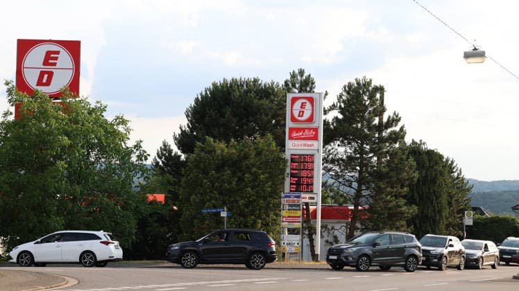 30.06.2026, xrekx, Wirtschaft Energiepreise, Tankstellenpreise, Der letzte Tag mit dem Tankrabatt Waldmohr *** June 30, 2026, xrekx, Economy, Energy Prices, Gas Station Prices, The Last Day of the Waldmohr Gas Rebate
