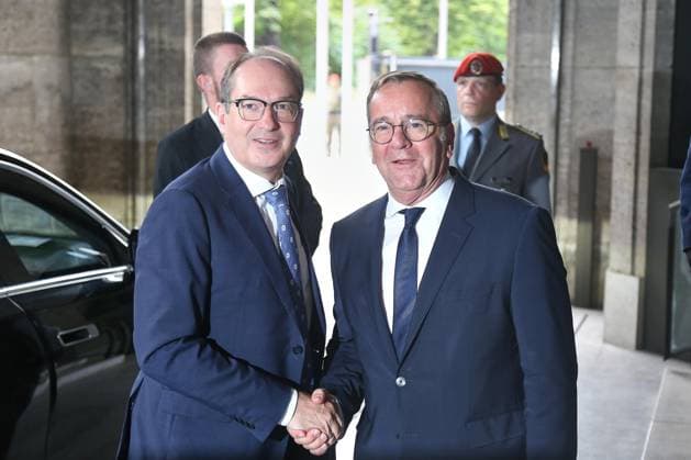 Berlin, Deutschland, 01.07.2026: Bundesverteidigungsministerium: Kabinettssitzung: Bundesminister des Innern Alexander Dobrindt (CSU) und Bundesminister der Verteidigung Boris Pistorius (SPD) *** Berlin, Germany, July 1, 2026 Federal Ministry of Defense Cabinet Meeting Federal Minister of the Interior Alexander Dobrindt (CSU) and Federal Minister of Defense Boris Pistorius (SPD) Copyright: xdtsxNachrichtenagenturx dts_125793