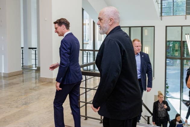 01.07.2026. Düsseldorf. NRW-Ministerpräsident Hendrik Wüst (l) empfängt den Ministerpräsidenten der Republik Albanien Edi Rama (vorne) in der Staatskanzlei des Landes Nordrhein-Westfalen. Düsseldorf Staatskanzlei Nordrhein-Westfalen Deutschland *** July 1, 2026, Düsseldorf, North Rhine-Westphalia: Minister President Hendrik Wüst welcomes Edi Rama, Minister President of the Republic of Albania, at the State Chancellery of North Rhine-Westphalia in Düsseldorf, State Chancellery of North Rhine-Westphalia, Germany