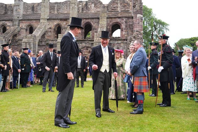 . 30 06 2026. Edinburgh, United Kingdom. King Charles III and Queen Camilla at a Garden Party in the gardens of the Palace of Holyroodhouse in Edinburgh, Scotland, United Kingdom.  xPoolx xi-Imagesx IIM-26875-0004
