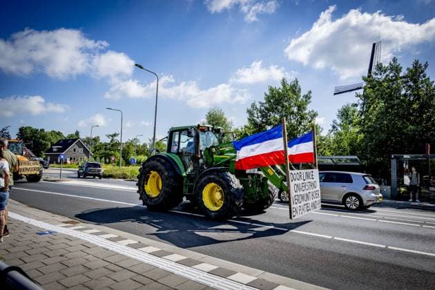 BERGAMBACHT - A group of farmers is gathering to drive to The Hague with tractors to protest against the cabinet s new nitrogen plans. The House of Representatives is debating the nitrogen plans, and dissatisfied farmers are expected to attend that debate. ROBIN UTRECHT ANP netherlands out - belgium out  Copyright: xx x562519884x originalFilename: 562519884.jpg