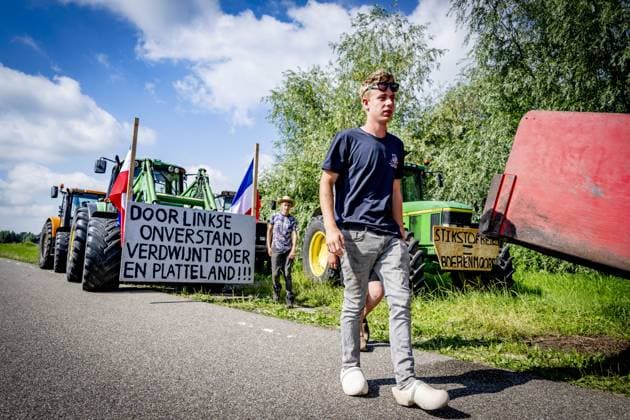 BERGAMBACHT - A group of farmers is gathering to drive to The Hague with tractors to protest against the cabinet s new nitrogen plans. The House of Representatives is debating the nitrogen plans, and dissatisfied farmers are expected to attend that debate. ROBIN UTRECHT ANP netherlands out - belgium out  Copyright: xx x562519916x originalFilename: 562519916.jpg