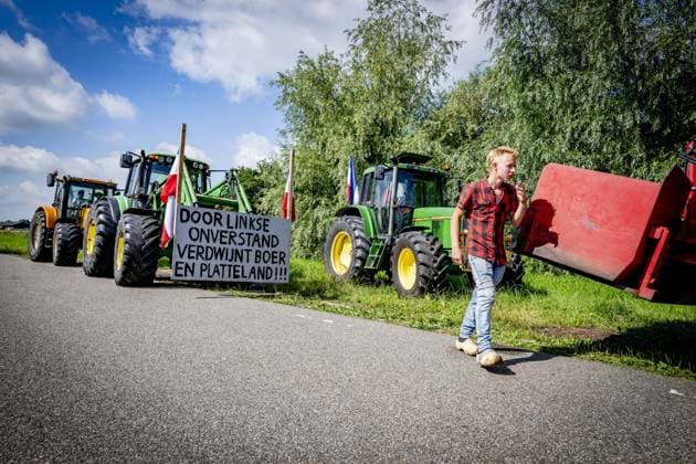 BERGAMBACHT - A group of farmers is gathering to drive to The Hague with tractors to protest against the cabinet s new nitrogen plans. The House of Representatives is debating the nitrogen plans, and dissatisfied farmers are expected to attend that debate. ROBIN UTRECHT ANP netherlands out - belgium out  Copyright: xx x562519918x originalFilename: 562519918.jpg