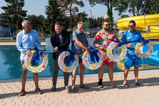 July 1, 2026, Breclav, South Moravia, Czech Republic: (L-R) A representative of the construction contractor, South Moravian Deputy Governor Marek Sovka, Breclav Deputy Mayor Jakub Matuska, Breclav Mayor Svatopluk Pecek and David Bartal, a representative of Tereza Breclav, cut the ceremonial ribbon during the reopening of the municipal outdoor swimming pool following its reconstruction in Breclav, Czech Republic, on July 1, 2026. The outdoor facility reopened after approximately 18 months of construction as part of a CZK 530 million redevelopment project that also includes a new indoor swimming pool scheduled for completion in early 2027. Breclav Czech Republic - ZUMAc315 20260701_zsp_c315_004 Copyright: xMichaelxCabalx