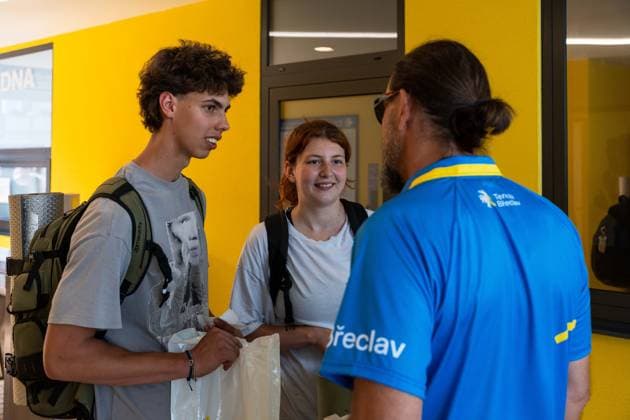 July 1, 2026, Breclav, South Moravia, Czech Republic: David Bartal, a representative of Tereza Breclav, welcomes the first visitors and presents them with gift bags during the reopening of the municipal outdoor swimming pool in Breclav, Czech Republic, on July 1, 2026. The outdoor facility reopened after approximately 18 months of reconstruction as part of a CZK 530 million redevelopment project that also includes a new indoor swimming pool scheduled for completion in early 2027. Breclav Czech Republic - ZUMAc315 20260701_zsp_c315_007 Copyright: xMichaelxCabalx