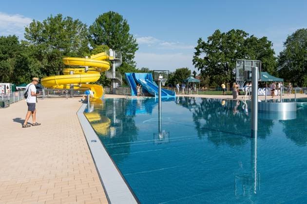 July 1, 2026, Breclav, South Moravia, Czech Republic: A view shows the municipal outdoor swimming pool following its reconstruction in Breclav, Czech Republic, on July 1, 2026. The outdoor complex reopened after about 18 months of construction as part of a CZK 530 million modernization project that also includes a new indoor swimming pool. Breclav Czech Republic - ZUMAc315 20260701_zsp_c315_016 Copyright: xMichaelxCabalx