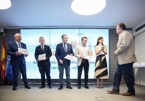 Awards Ceremony in Seville for Cardio-Safe Zones Designations Granted to Pharmacies as Part of the Numaplus Project The Acting Regional Minister of Health, the Presidency, and Emergencies, Antonio Sanz c, participates in the ceremony to present cardio-safe zone certifications to pharmacies as part of the Numaplus project. July 1, 2026, in Seville, Andalusia, Spain. JULY 1, 2026. María José Ló. Seville, Andalusia, Spain Seville, Andalusia, Spain Spain  Copyright: xMariaxJosÃ xLopezx 7635179