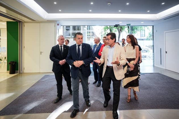 Awards for cardio-safe zones presented to pharmacies in Seville as part of the Numaplus project. The acting Regional Minister of Health, the Presidency, and Emergencies, Antonio Sanz 2i, upon his arrival to participate in the ceremony to present cardio-safe zone certifications to pharmacies as part of the Numaplus project. July 1, 2026, in Seville, Andalusia, Spain. JULY 1, 2026. María José Ló. Seville, Andalusia, Spain. Seville, Andalusia, Spain Spain  Copyright: xMariaxJosÃ xLopezx 7635186