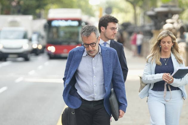 The trial of Vergés and Argimon for delaying COVID-19 vaccinations for national police officers and Civil Guard members continues. The former director of Services at the Department of Health, Francesc Xavier Rodríguez, upon his arrival at the Barcelona Provincial Court on July 1, 2026, in Barcelona, Catalonia, Spain. The Barcelona Provincial Court has dropped the charge of violating workers’ rights against former Catalan Health Ministers Alba Vergés (ERC) and Josep Maria Argimon (Junts) for allegedly delaying COVID-19 vaccinations for national police officers and Civil Guard members, a charge that could have carried prison sentences for each of them. However, the court has upheld the charge of malfeasance, for which the Public Prosecutor’s  Copyright: xDavidxZorrakinox 7635252