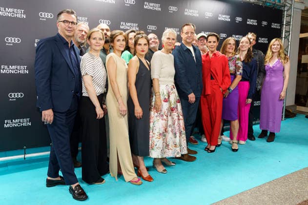Clara Vogt, Doris Zander, Matthias Brandt und Desiree Nosbusch mit Cast und Team bei der Premiere des ARD-Film Eine Nacht in Bangkok auf dem 43. Filmfest München 2026 im Gloria Galast. München, 30.06.2026 *** Clara Vogt, Doris Zander, Matthias Brandt, and Desiree Nosbusch with the cast and crew at the premiere of the ARD film *A Night in Bangkok* at the 43rd Munich Film Festival 2026 at the Gloria Galast in Munich, June 30, 2026 Foto:xN.xKolinzx xFuturexImagex bangkok_6601