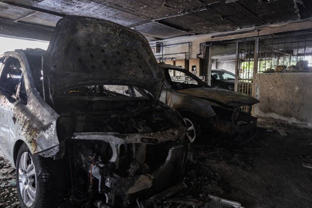 Burned vehicles after incendiary attacks in Thessaloniki THESSALONIKI, GREECE - JULY 1: A view of burned vehicles on the roof of an apartment building in Thessaloniki, Greece on July 1, 2026. A barrage of attacks with improvised incendiary devices (gas canisters) occurred in the early hours of the morning in Thessaloniki, targeting the entrances of apartment buildings where New Democracy officials reside or used to reside. Achilleas Chiras Anadolu Thessaloniki Greece. Editorial use only. Please get in touch for any other usage.  Copyright: x2026xAnadoluxAchilleasxChirasx