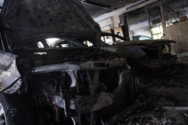 Burned vehicles after incendiary attacks in Thessaloniki THESSALONIKI, GREECE - JULY 1: A view of burned vehicles on the roof of an apartment building in Thessaloniki, Greece on July 1, 2026. A barrage of attacks with improvised incendiary devices (gas canisters) occurred in the early hours of the morning in Thessaloniki, targeting the entrances of apartment buildings where New Democracy officials reside or used to reside. Achilleas Chiras Anadolu Thessaloniki Greece. Editorial use only. Please get in touch for any other usage.  Copyright: x2026xAnadoluxAchilleasxChirasx