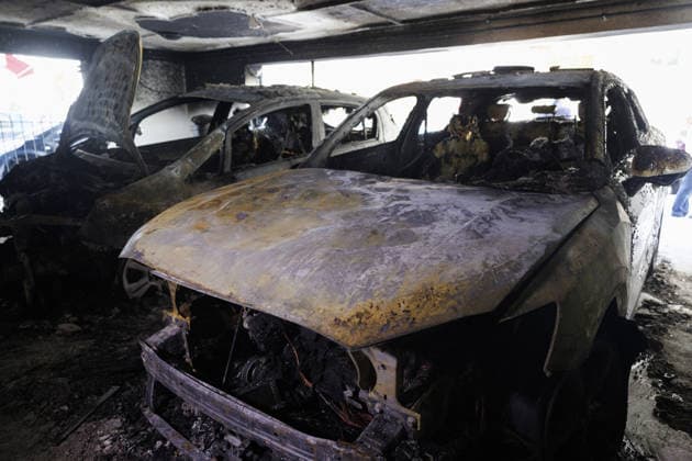 Burned vehicles after incendiary attacks in Thessaloniki THESSALONIKI, GREECE - JULY 1: A view of burned vehicles on the roof of an apartment building in Thessaloniki, Greece on July 1, 2026. A barrage of attacks with improvised incendiary devices (gas canisters) occurred in the early hours of the morning in Thessaloniki, targeting the entrances of apartment buildings where New Democracy officials reside or used to reside. Achilleas Chiras Anadolu Thessaloniki Greece. Editorial use only. Please get in touch for any other usage.  Copyright: x2026xAnadoluxAchilleasxChirasx
