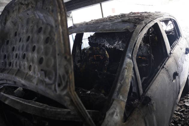 Burned vehicles after incendiary attacks in Thessaloniki THESSALONIKI, GREECE - JULY 1: A view of burned vehicles on the roof of an apartment building in Thessaloniki, Greece on July 1, 2026. A barrage of attacks with improvised incendiary devices (gas canisters) occurred in the early hours of the morning in Thessaloniki, targeting the entrances of apartment buildings where New Democracy officials reside or used to reside. Achilleas Chiras Anadolu Thessaloniki Greece. Editorial use only. Please get in touch for any other usage.  Copyright: x2026xAnadoluxAchilleasxChirasx